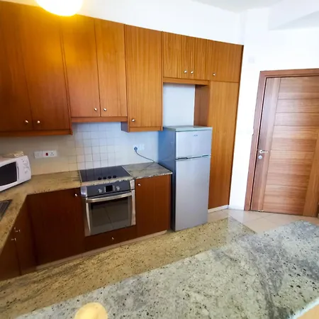 Paradise Palms Seaview Апартаменти Ларнака