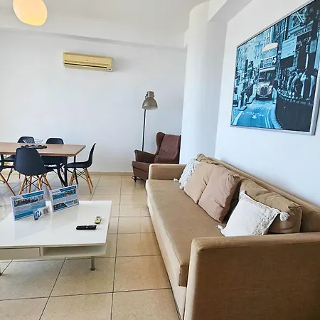 아파트 Paradise Palms Seaview 라르나카