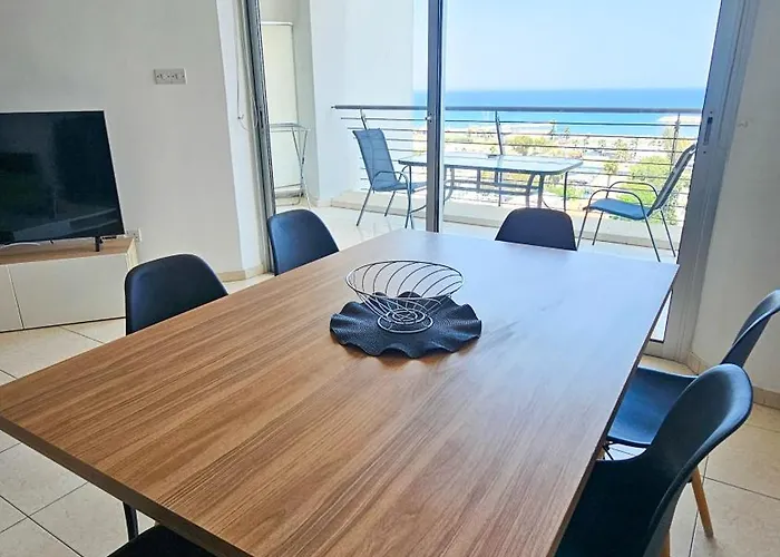 Paradise Palms Seaview Apartment *